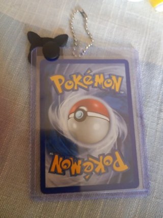 Portachiavi Hello Kitty + Carta Pokémon