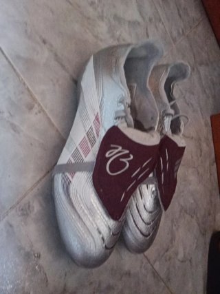 Scarpe da calcio Adidas argento e rosse