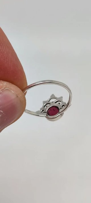 Anillo de Plata y Granate.