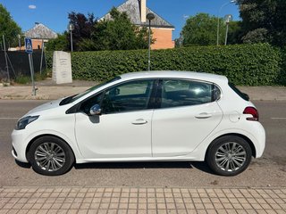 Peugeot 208 2016