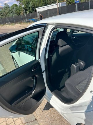 Peugeot 208 2016