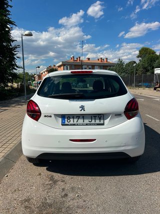 Peugeot 208 2016