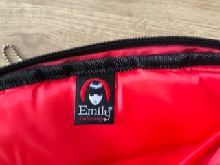 Mochila Negra con Estampado Calaveras y Rojo
