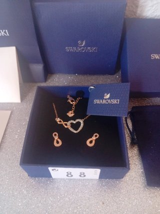 Conjunto Swarovski Collar y Pendientes Infinito