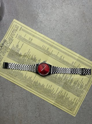 Reloj Casio Quartz Rojo y Plateado