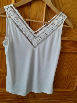 Camiseta sin mangas con encaje