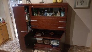 Mueble comedor con botellero