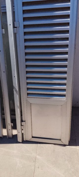 Puerta persiana mallorquina aluminio