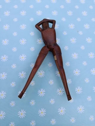Cascanueces Filipino Madera Noble