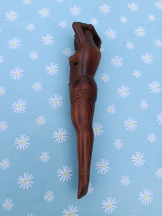 Cascanueces Filipino Madera Noble