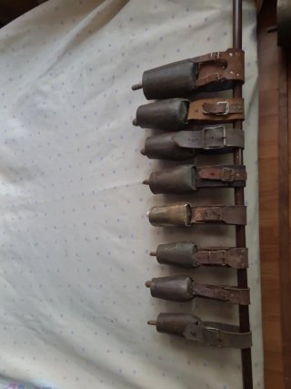 8 Cencerros Antiguos con Correa de Cuero