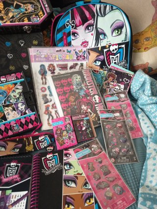 Lote Monster High: Muñecas, Mochila y Accesorios