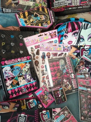 Lote Monster High: Muñecas, Mochila y Accesorios