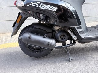 Piaggio Typhoon 2T Scooter Negra, COMO NUEVA.
