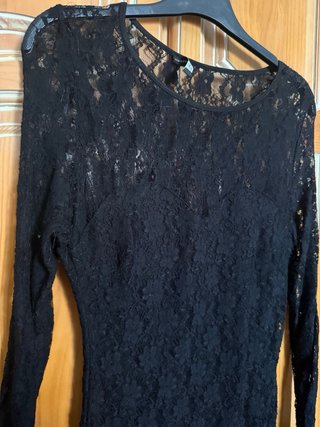 Vestido de encaje negro manga larga