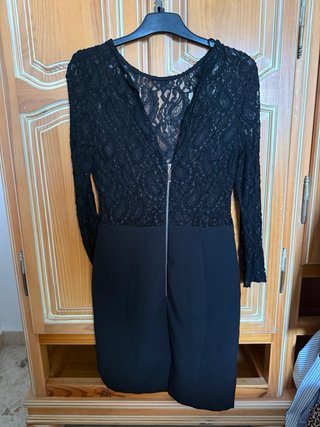 Vestido de encaje negro manga larga