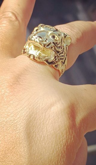 Anillo laminado en  18k Diseño Tigre