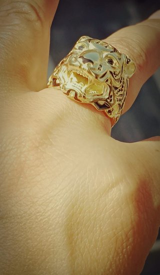 Anillo laminado en  18k Diseño Tigre