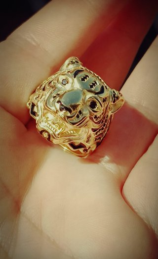 Anillo laminado en  18k Diseño Tigre