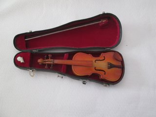MINIATURA VIOLIN MADERA VINTAGE