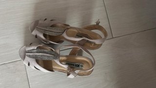 Sandalias XTI Talla 40 Beige y Plata