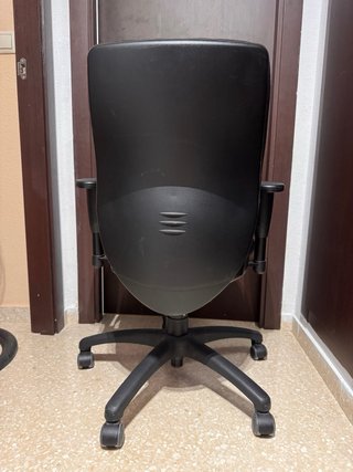 Silla de oficina giratoria negra