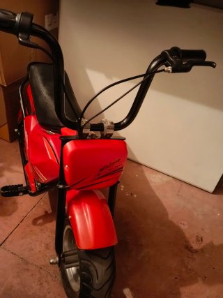 Mini moto eléctrica infantil roja