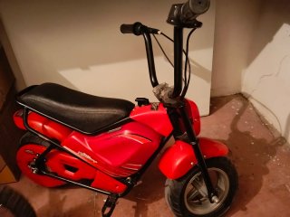 Mini moto eléctrica infantil roja