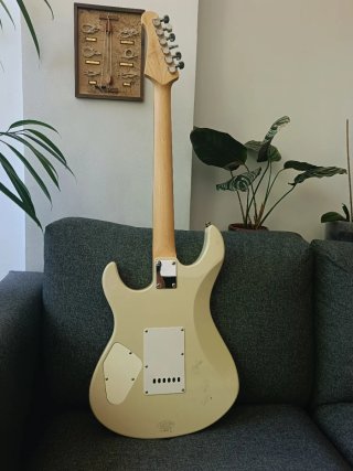 Yamaha Pacifica 112V mejorada