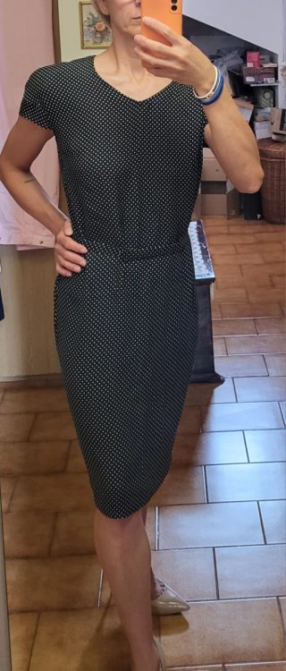 Vestito a pois blu e bianchi