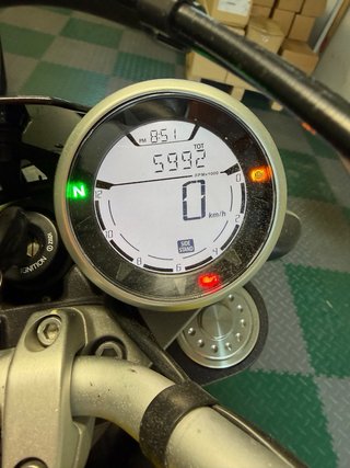Ducati Scrambler Icon Amarilla y Plata