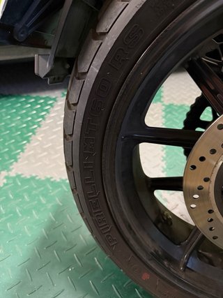 Ducati Scrambler Icon Amarilla y Plata