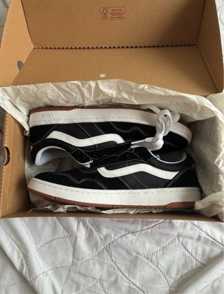 Zapatillas Vans Negras y Blancas