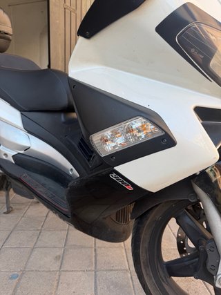 Aprilia SRMax 300 2014