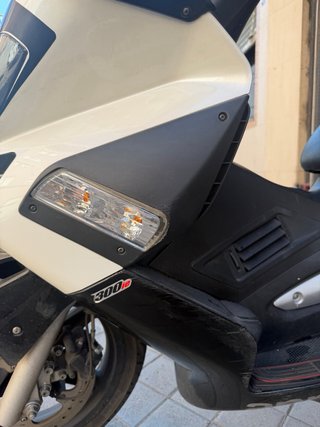 Aprilia SRMax 300 2014