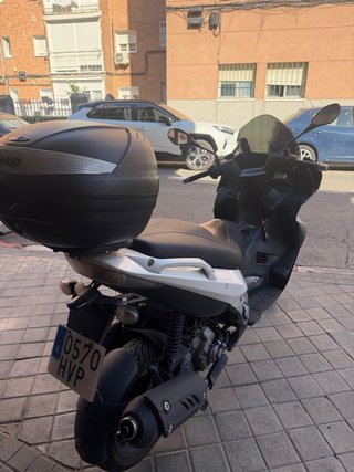 Aprilia SRMax 300 2014