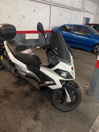 Aprilia SRMax 300 2014