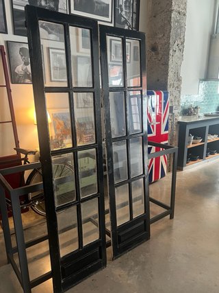 Puertas antiguas de madera y cristal
