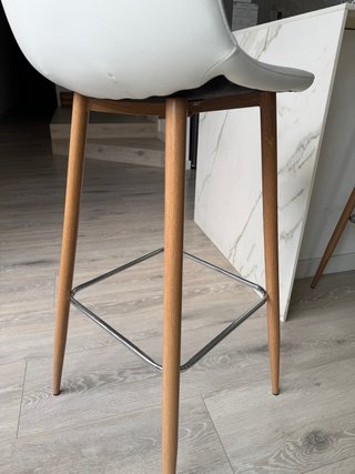 2 Taburetes JYSK Piel Sintética y Madera