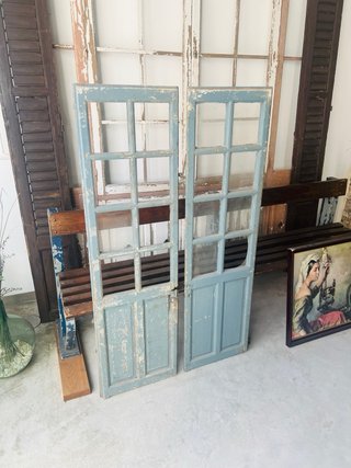 Puertas antiguas de madera con cristales
