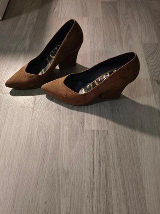 Zapatos de tacón marrones