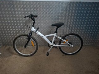 Bicicleta infantil blanca