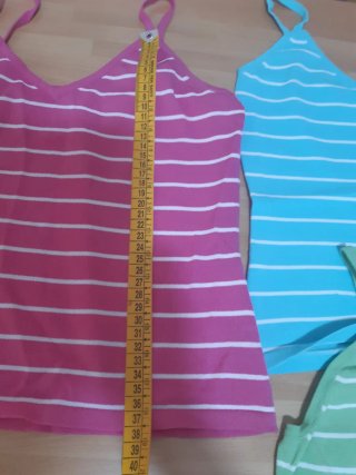 Top scollo a V € 8.50 cadauno  90%Viscosa ed elast