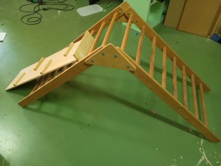 Triangolo Pikler in legno