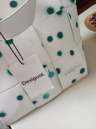 Bolso Desigual blanco con puntos verdes