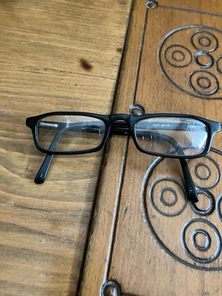 Monturas de gafas negras estrechas