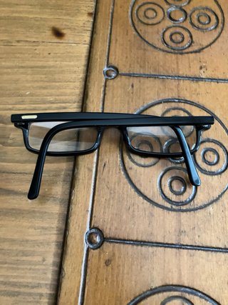 Monturas de gafas negras estrechas