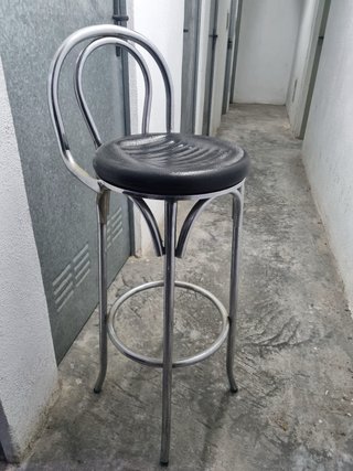 Taburete alto acero cromado asiento negro