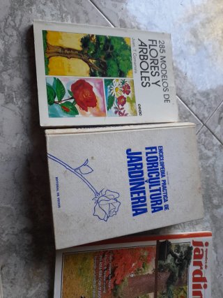 Libros y revistas de flores y plantas