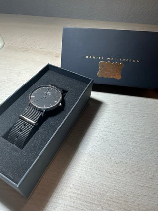 Reloj Daniel Wellington Negro y Plateado